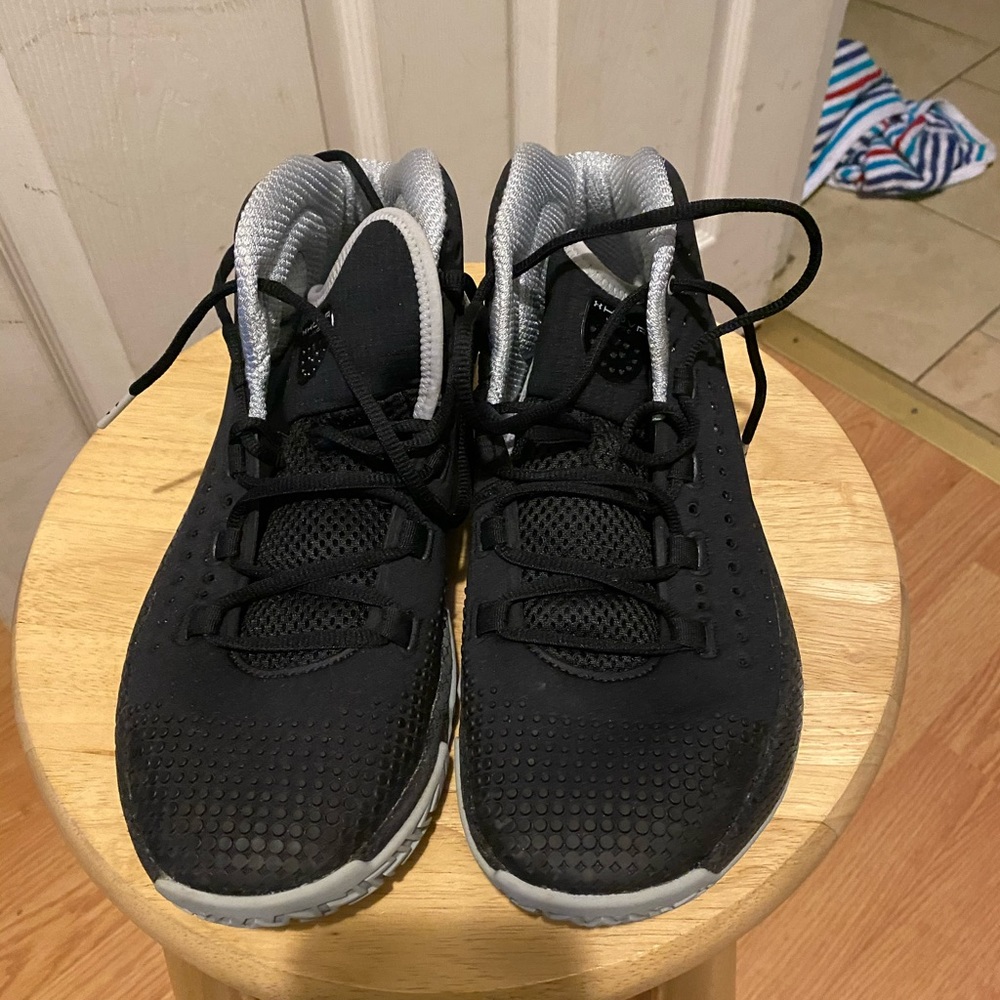 Under Armour basketball sneakers new without box - Picture 2 of 3